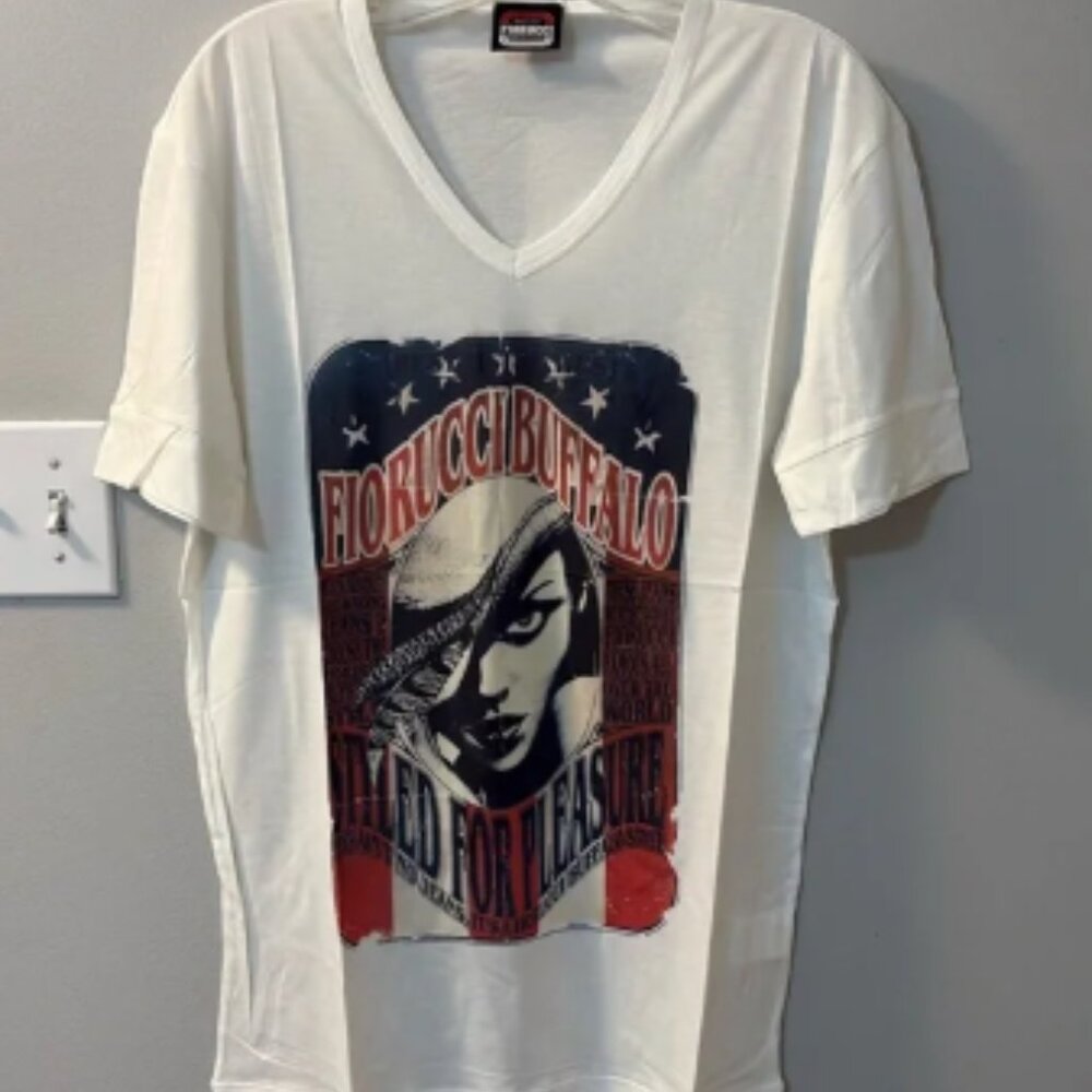 Fiorucci Buffalo Graphic V-Neck T-Shirt short sleeve and lightweight size large